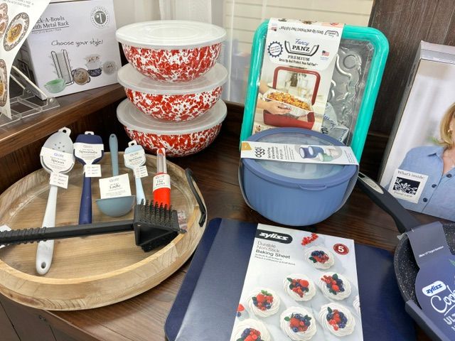 Bralyn Welch & Owen Gilliard registry gift selection 4